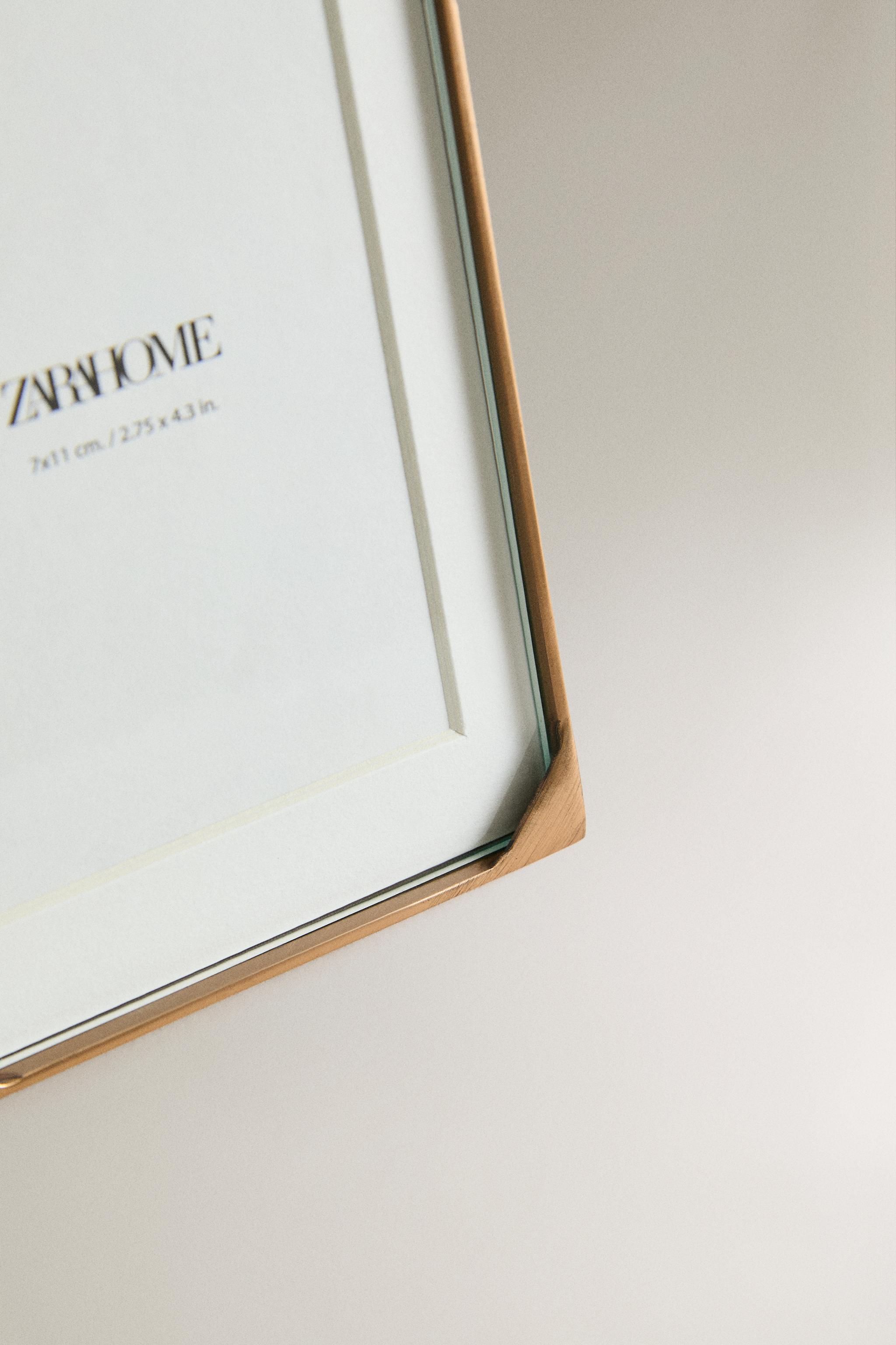 THIN METAL PICTURE FRAME
